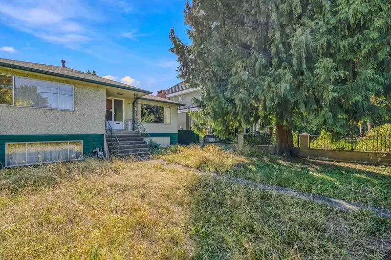 1154 E 53RD AVENUE - photo 4 of 25