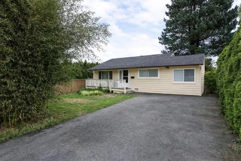 13475 HILTON ROAD - photo 2 of 15