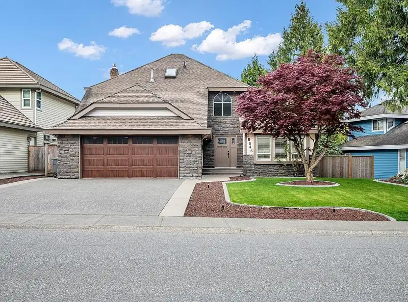10646 E GLENWOOD CRESCENT - photo 2 of 40