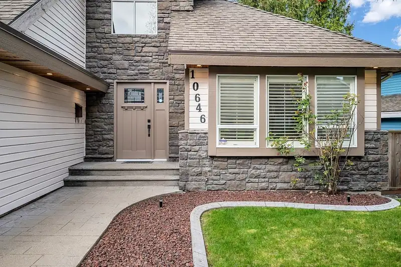 10646 E GLENWOOD CRESCENT - photo 4 of 40