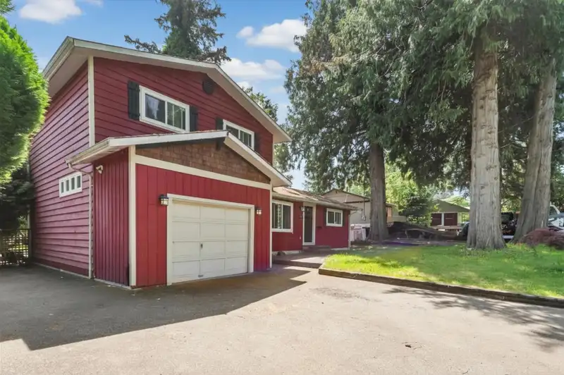 14770 60 AVENUE - photo 3 of 36