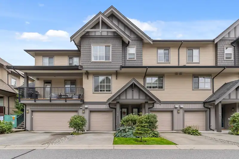 93 9525 204 STREET - photo 2 of 25