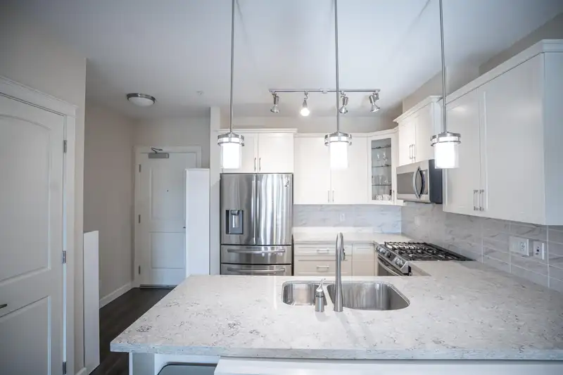 413 20325 85 AVENUE - photo 2 of 38