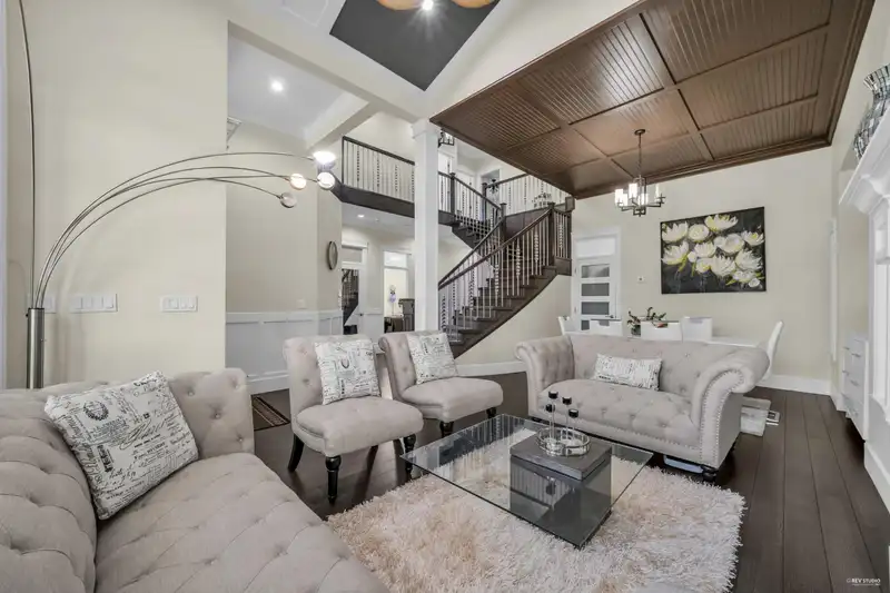 14490 58 AVENUE - photo 4 of 23