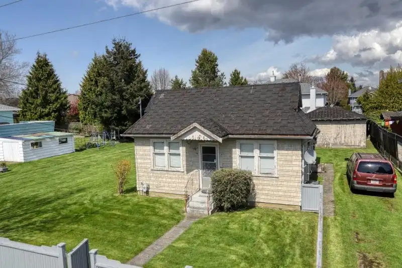 5211 MAPLE ROAD - photo 1 of 20
