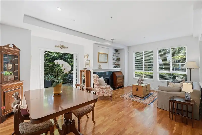 13 5605 HAMPTON PLACE - photo 3 of 37