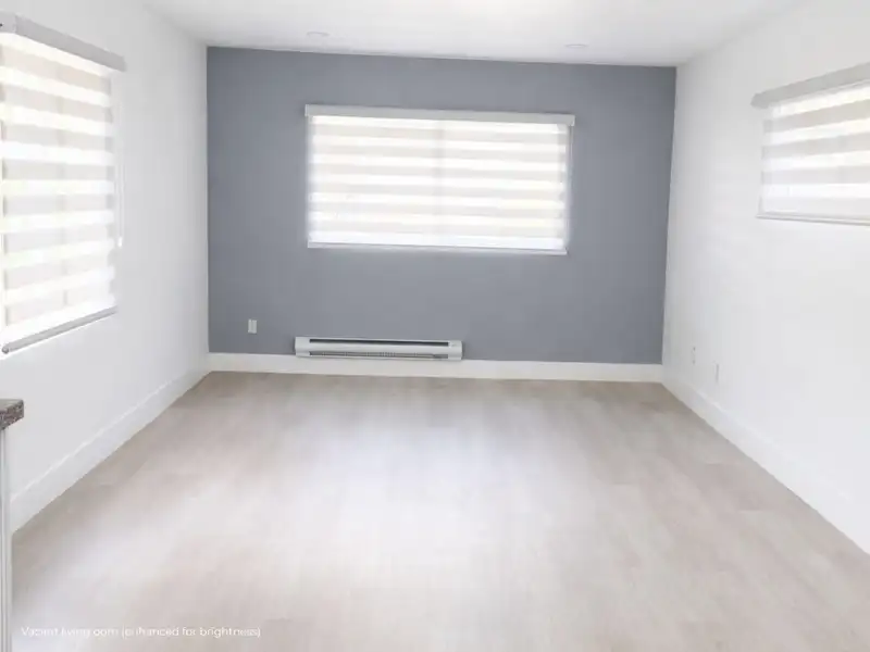 6 6571 KING GEORGE BOULEVARD - photo 4 of 17