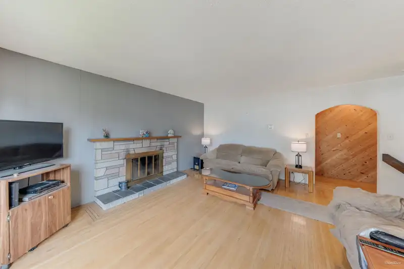 10122 127B STREET - photo 4 of 30