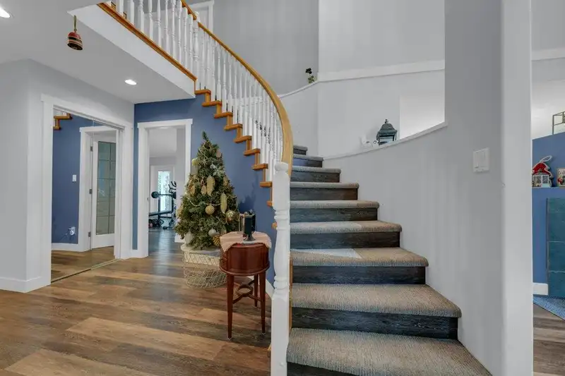 20360 42 AVENUE - photo 3 of 31