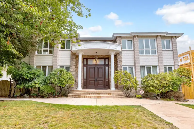 6968 CHURCHILL STREET - photo 1 of 32