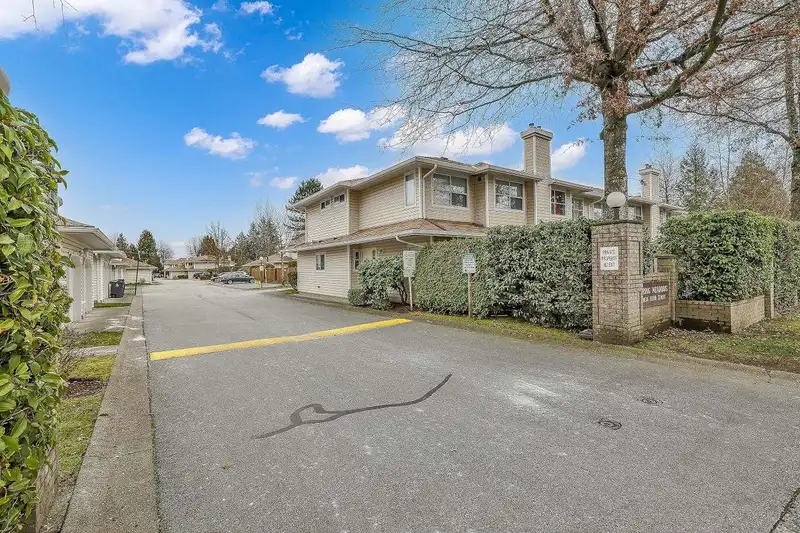 46 10038 155 STREET - photo 4 of 31