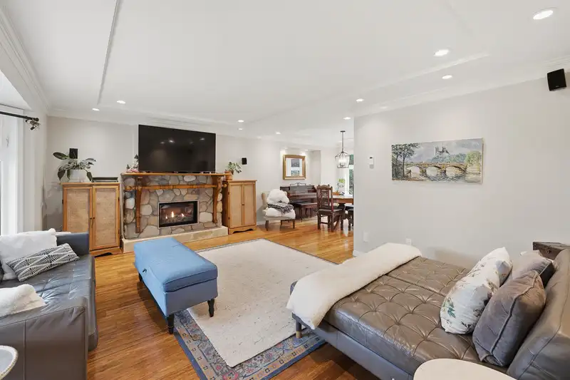 4554 48B STREET - photo 4 of 40