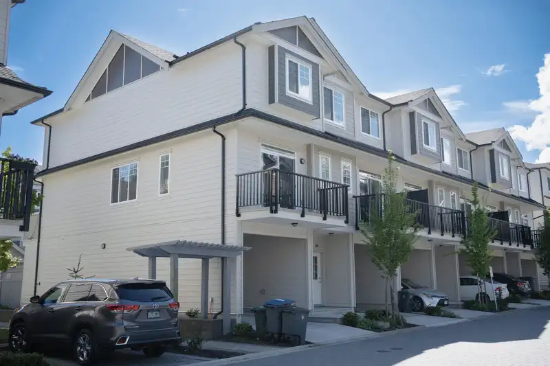 176 13898 64 AVENUE - photo 1 of 22