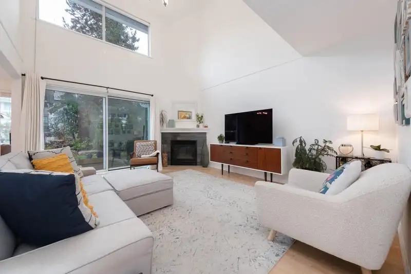 30 650 ROCHE POINT DRIVE - photo 3 of 40