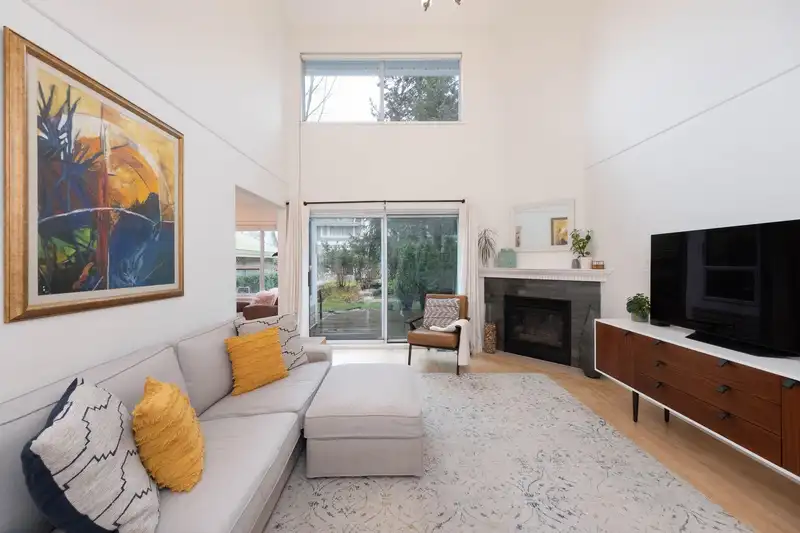 30 650 ROCHE POINT DRIVE - photo 4 of 40