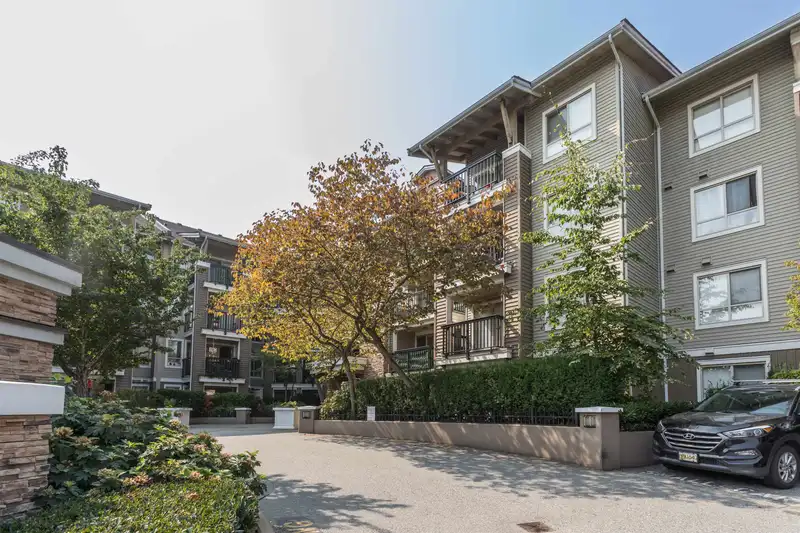 425 8915 202 STREET - photo 2 of 32