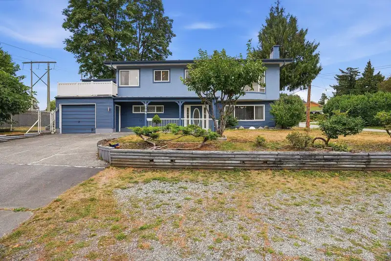 8704 111 STREET - photo 2 of 35