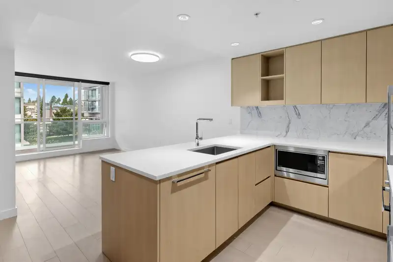 611 455 SW MARINE DRIVE - photo 1 of 36