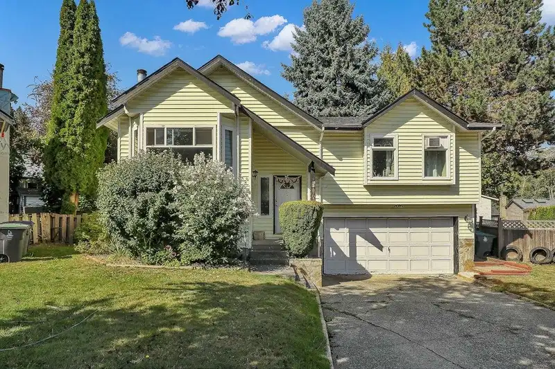 8063 138A STREET - photo 3 of 39
