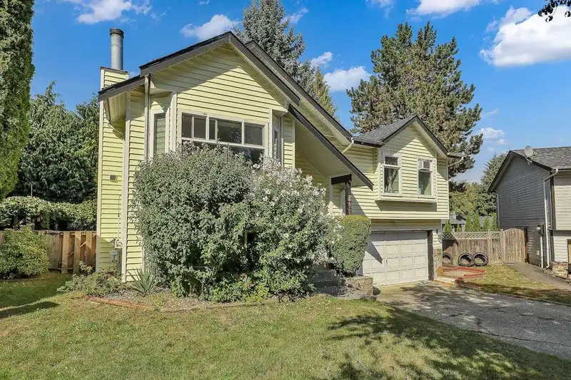 8063 138A STREET - photo 4 of 39