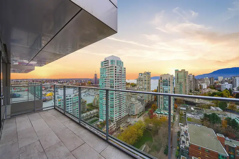 2506 1480 HOWE STREET - photo 1 of 40