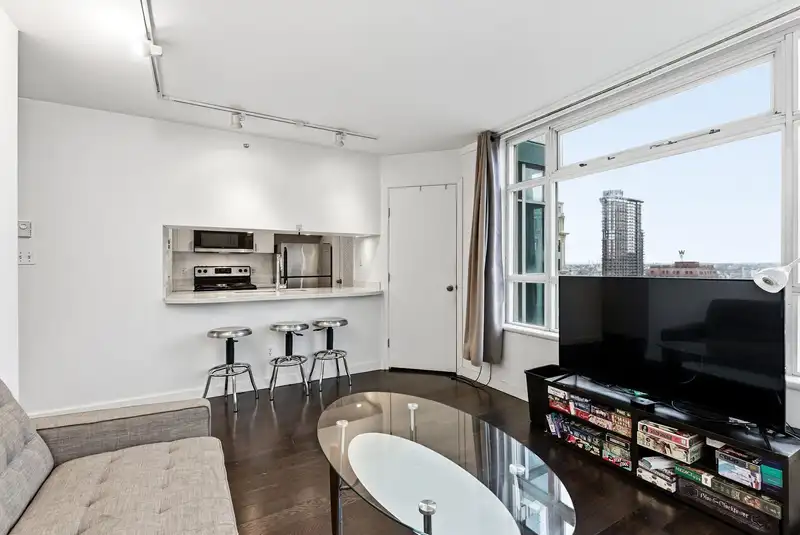 1407 438 SEYMOUR STREET - photo 4 of 28