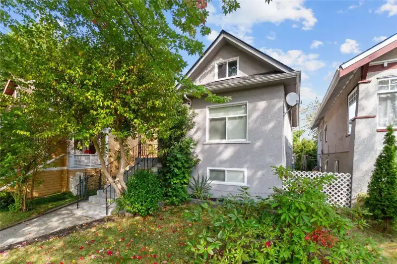 2461 DUNDAS STREET - photo 2 of 25