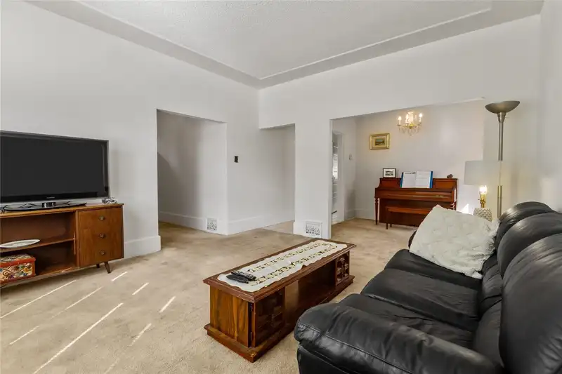 2461 DUNDAS STREET - photo 4 of 25