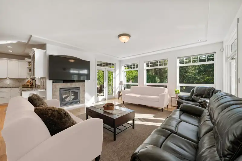 22784 88 AVENUE - photo 4 of 40