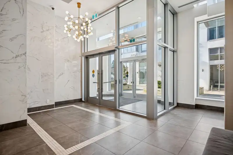 302 2455 KINGSWAY - photo 3 of 24