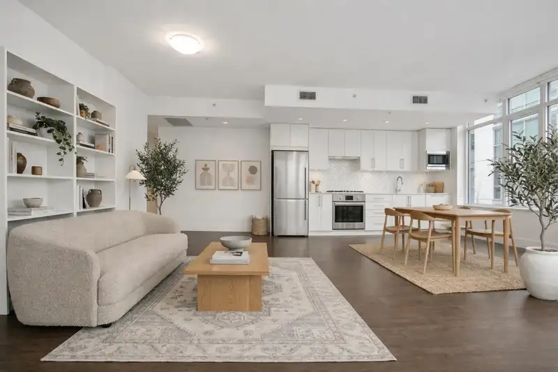 302 2455 KINGSWAY - photo 4 of 24