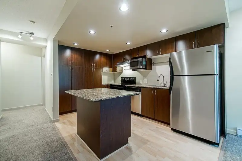 210 9232 UNIVERSITY CRESCENT - photo 4 of 17