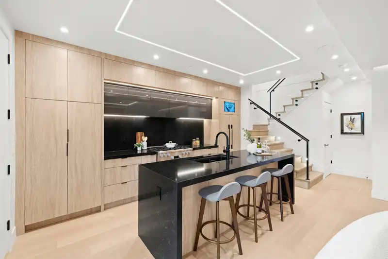 1 3466 W 22ND AVENUE - photo 4 of 35