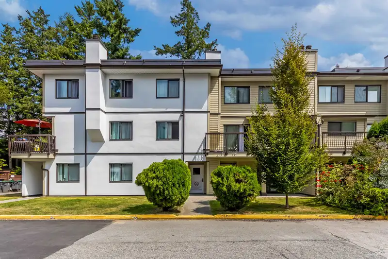 205 7162 133A STREET - photo 2 of 28