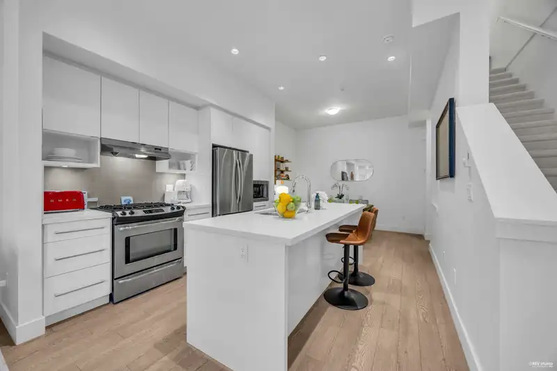 54 7811 209 STREET - photo 4 of 26
