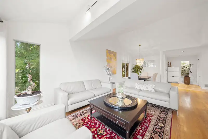 40 1238 EASTERN DRIVE - photo 1 of 40