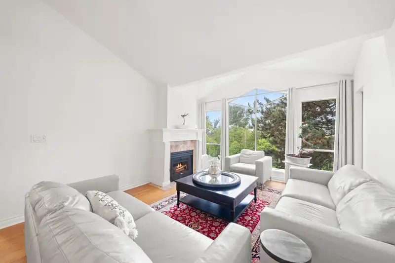 40 1238 EASTERN DRIVE - photo 3 of 40
