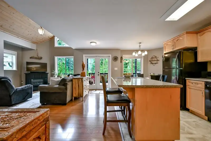 14883 PARKWOOD STREET - photo 2 of 36