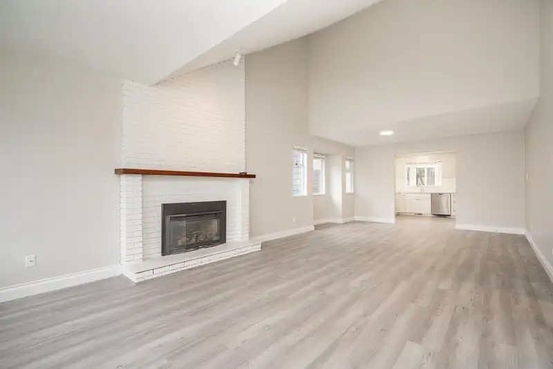 13015 SUMMERHILL CRESCENT - photo 4 of 31
