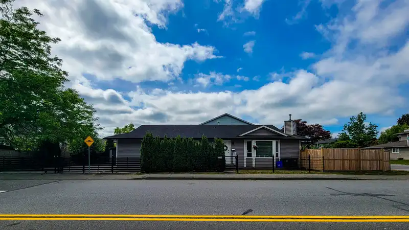 2288 WILLOUGHBY WAY - photo 2 of 40