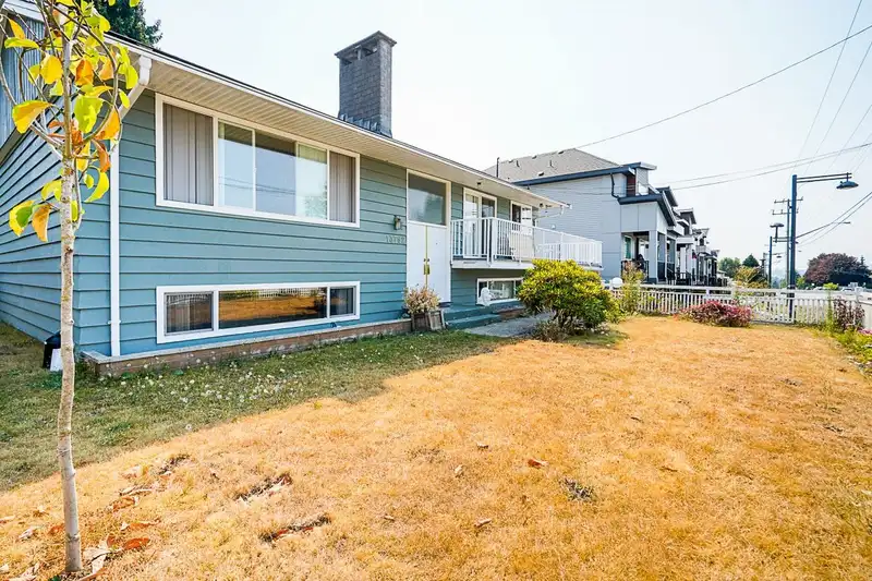 13792 112 AVENUE - photo 2 of 39