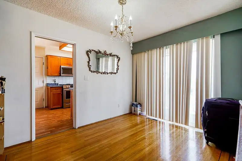 13792 112 AVENUE - photo 3 of 39