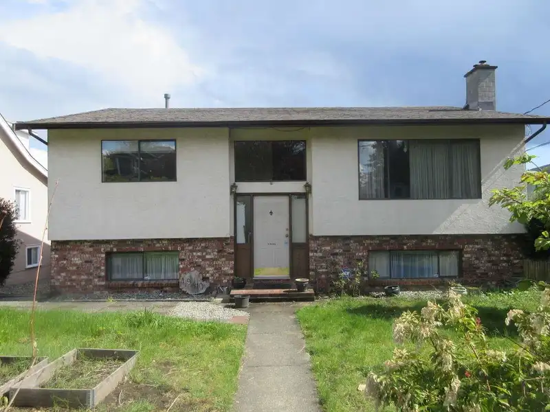 1940 DUBLIN STREET - photo 1 of 18
