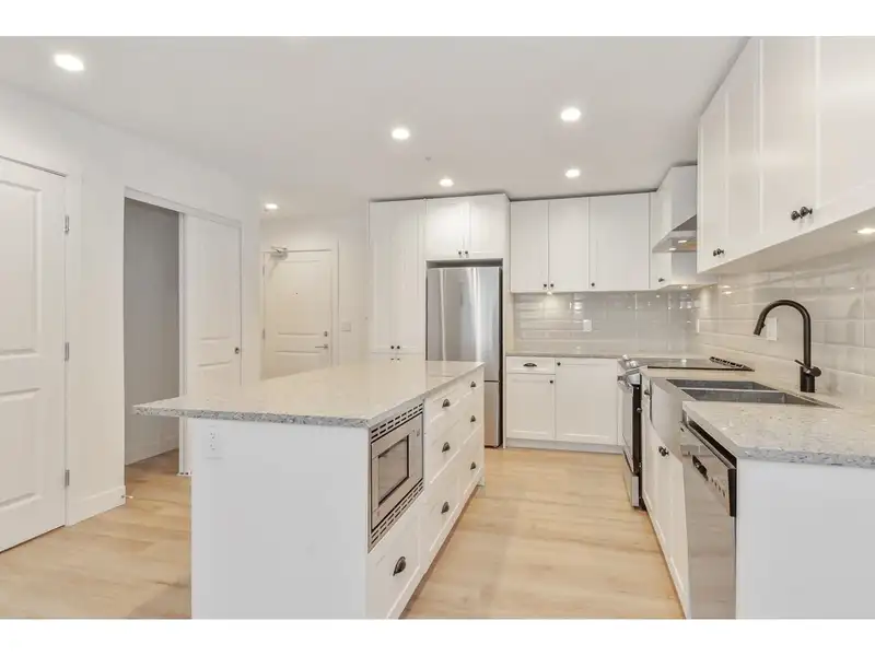 A108 20487 65 AVENUE - photo 2 of 22