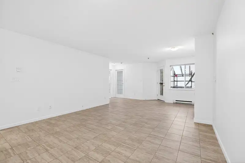 403 22351 ST ANNE AVENUE - photo 3 of 34