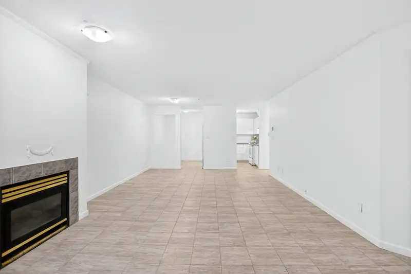 403 22351 ST ANNE AVENUE - photo 4 of 34