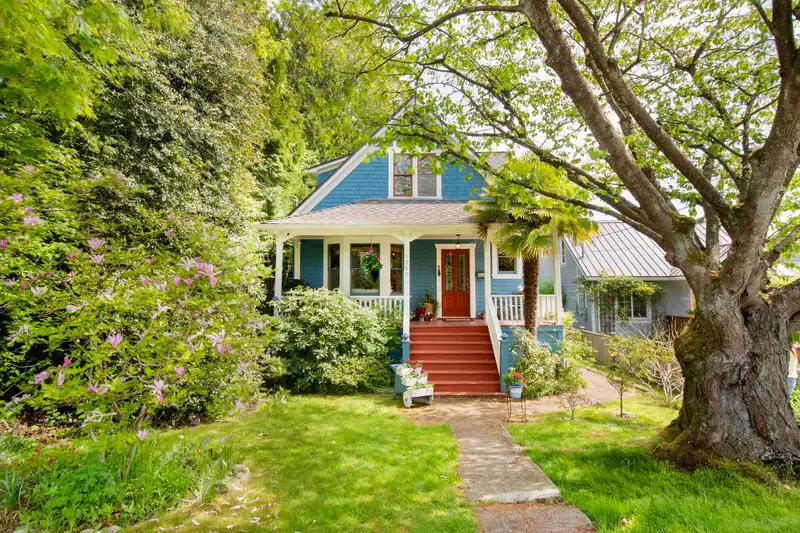 1560 MACGOWAN AVENUE - photo 1 of 40