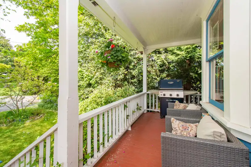 1560 MACGOWAN AVENUE - photo 4 of 40