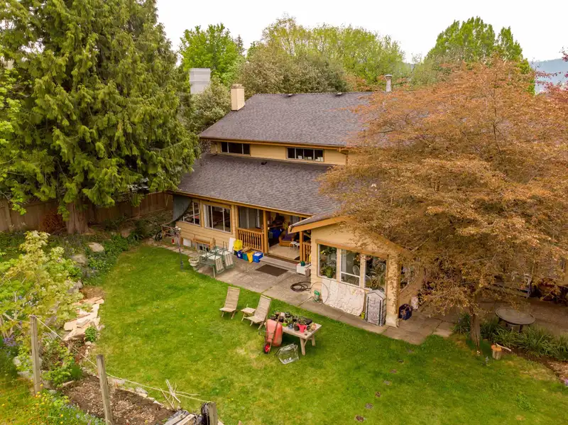 1020 WOLFE AVENUE - photo 2 of 3