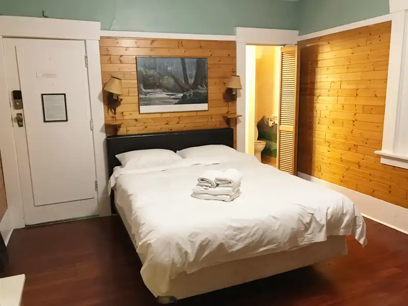 977 BROUGHTON STREET - photo 4 of 13